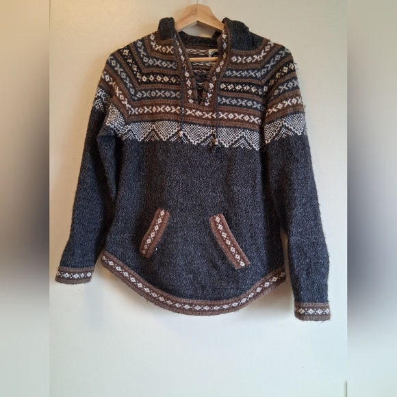 Artesania Sweaters - Cozy Patterned Hooded Women's Sweater - Charcoal Gray & Brown